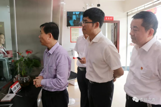 省联社党委书记、理事长利光秘新春走访慰问文昌农商银行坚守一线的基层员工 省联社党委书记、理事长利光秘新春走访慰问文昌农商银行坚守一线的基层员工