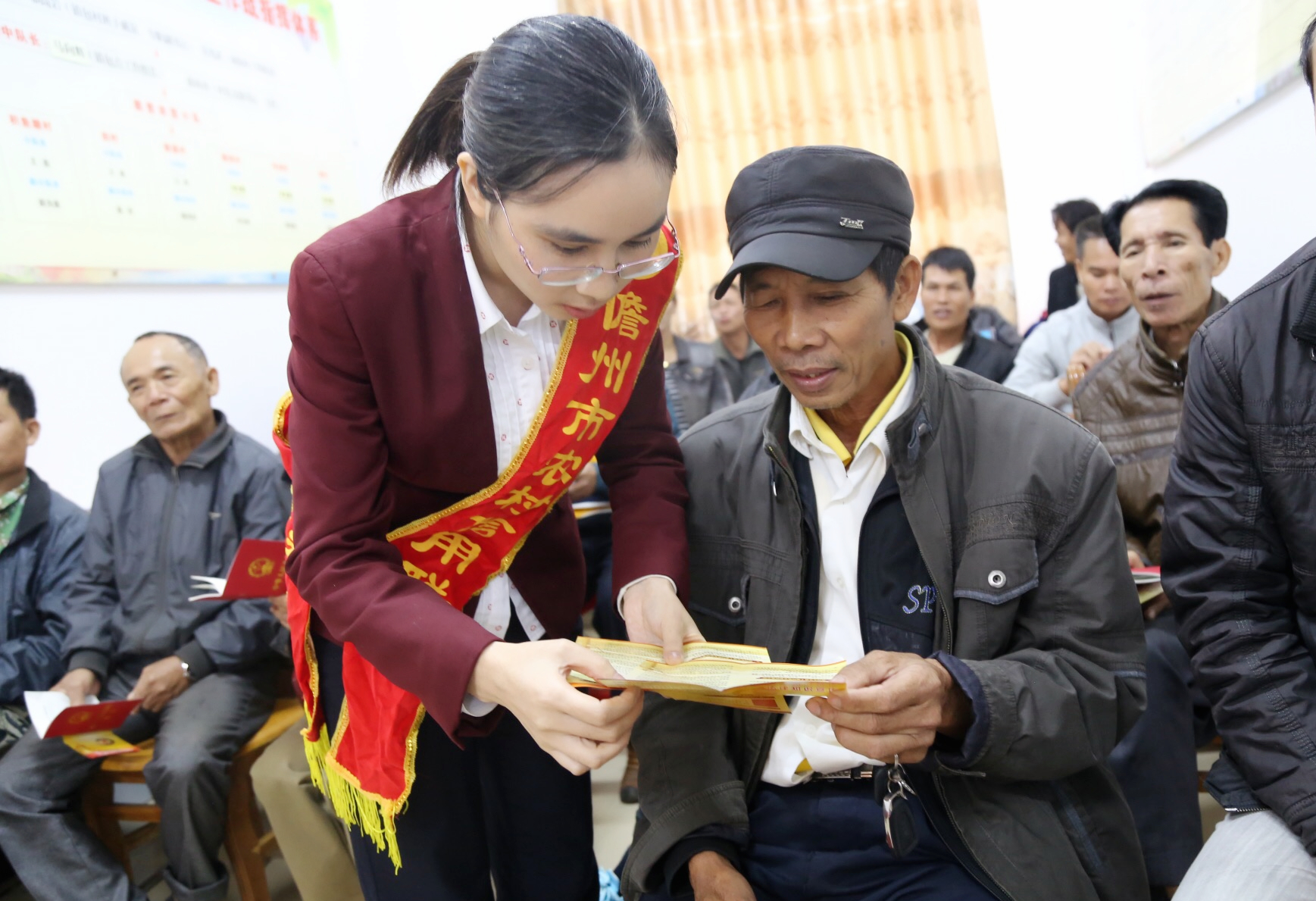 【最美农信人】用心务实 默默奋斗 奉献青春 甘当孺子牛——记海南省国资系统优秀党务工作者史小美