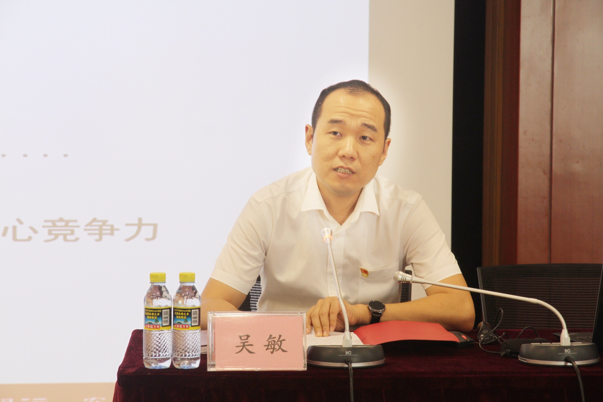 不忘初心 牢记使命 坚决打赢“三大战役” 切实推进海口农商银行高质量发展——海口农商银行举办“不忘初心、牢记使命”主题教育班子集体学习会和专题党课 不忘初心 牢记使命 坚决打赢“三大战役” 切实推进海口农商银行高质量发展——海口农商银行举办“不忘初心、牢记使命”主题教育班子集体学习会和专题党课