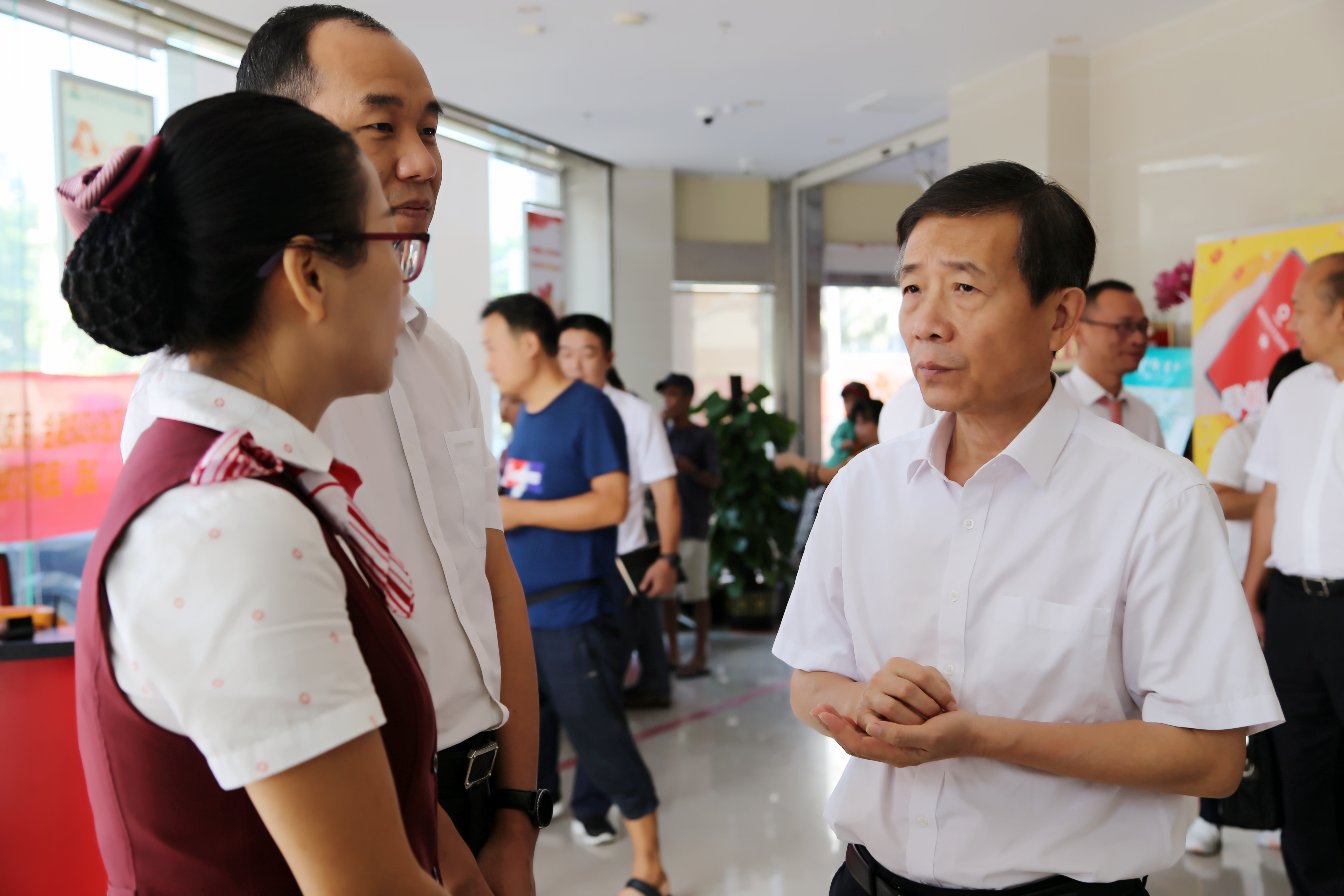 利光秘理事长前往海口农商银行、海口联社调研,强调要压实责任,奋力冲刺,坚决打赢“三大攻坚战” 利光秘理事长前往海口农商银行、海口联社调研,强调要压实责任,奋力冲刺,坚决打赢“三大攻坚战”