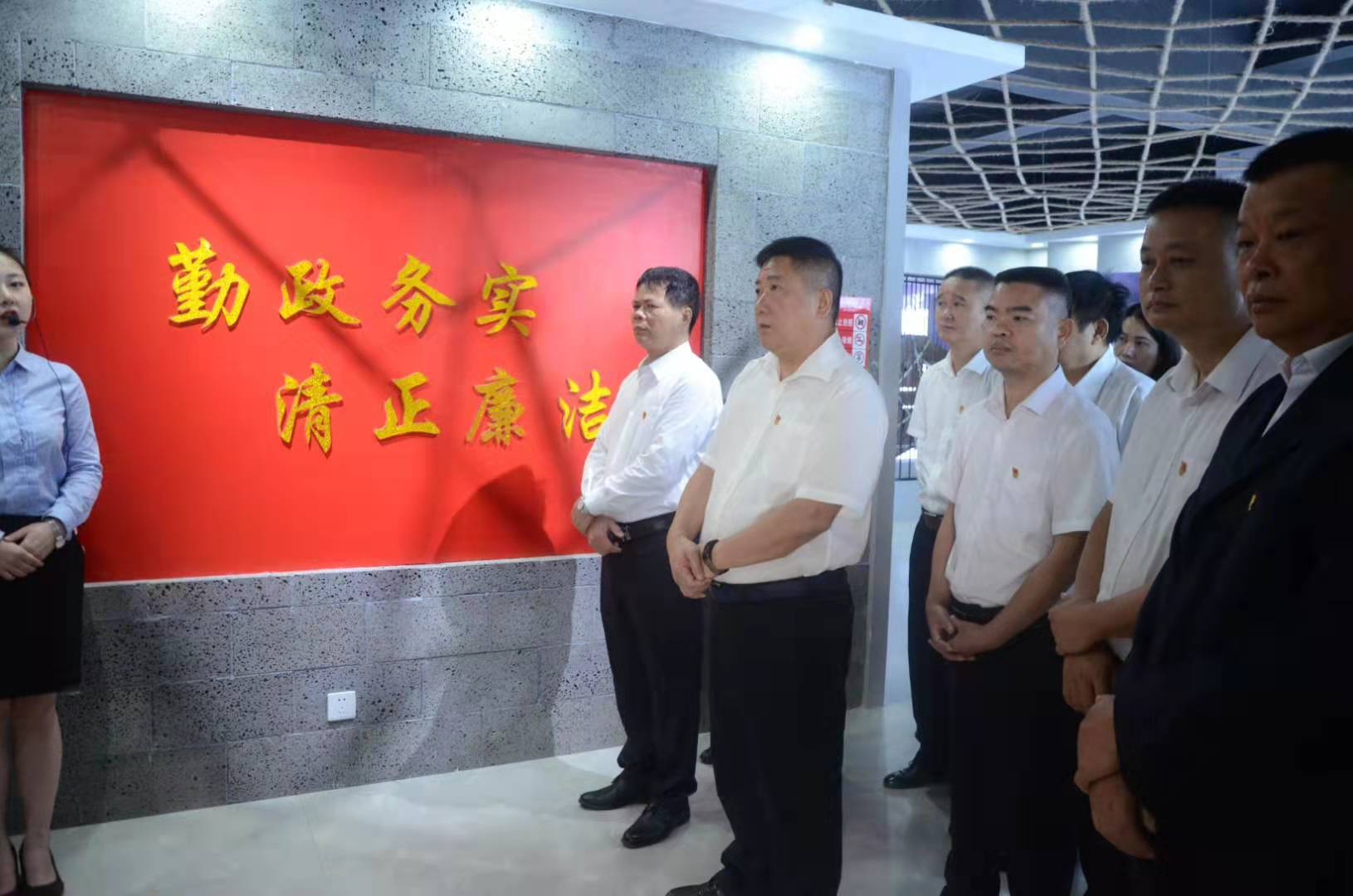 澄迈农商银行开展“不忘初心、牢记使命”廉政警示教育活动 澄迈农商银行开展“不忘初心、牢记使命”廉政警示教育活动