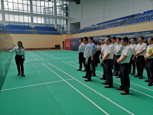 乐东联社组织党员干部到县体育馆参观反腐倡廉警示教育巡回展