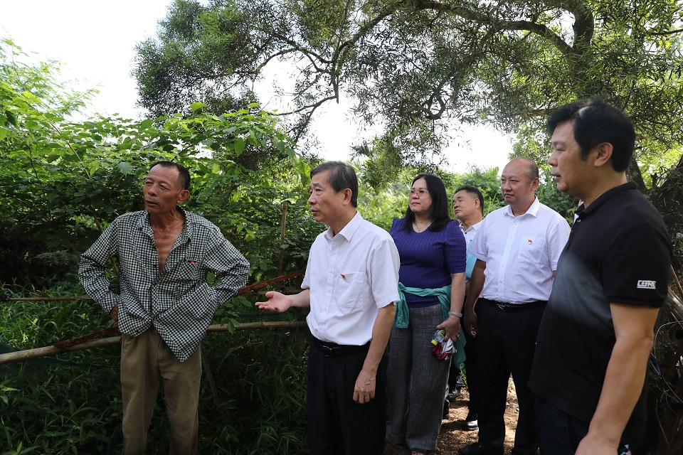 省联社党委书记、理事长利光秘赴琼中调研 要求通过产业扶贫和消费扶贫的联动，确保实现“三连胜”
