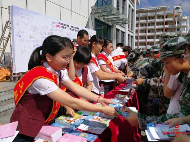中国人民银行文昌市支行联合文昌农商银行“送金融知识进校园”