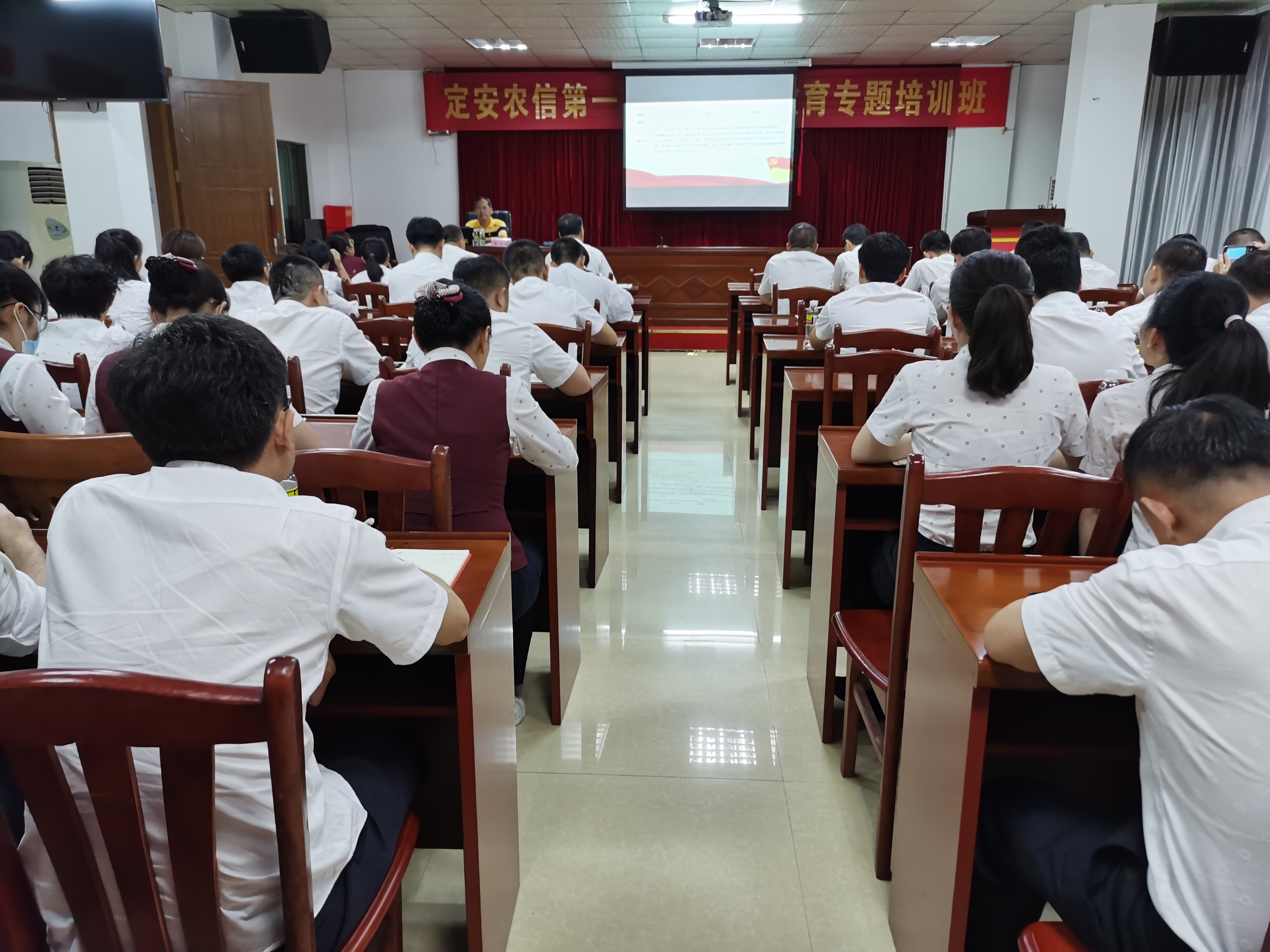 定安联社举办第一期党史学习教育专题培训班