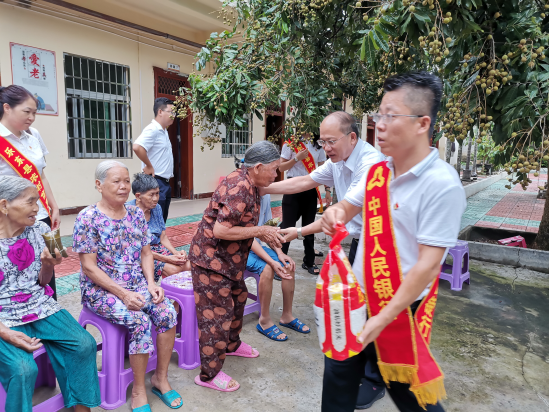 乐东联社办公室党支部联合人民银行乐东县支行党支部开展“学党史、办实事、 我为孤寡老人送温暖”主题党日活动