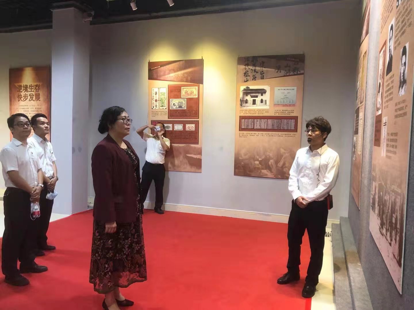 海口联社开展庆祝中国共产党成立100周年红色金融历史展专题活动