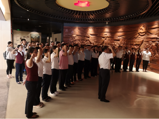 “恰风华正茂 奋斗正当时”白沙农商银行赴海南省史志馆开展庆祝建党100周年主题党日活动