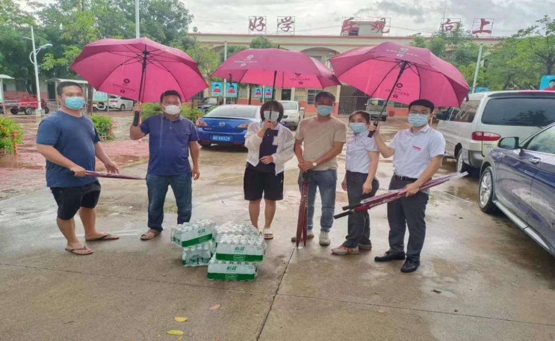 李育雅：做平凡的“摆渡人”