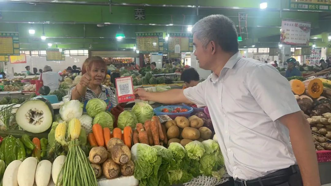 王名梯：勤耕业务田 用心温暖每一位客户