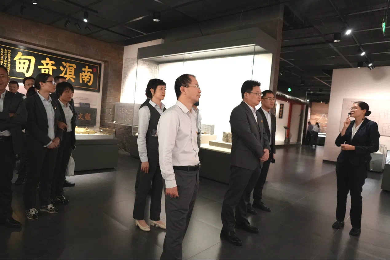 海口农商银行党委开展“传承海瑞精神 筑牢拒腐防线”清廉金融文化主题党日活动 海口农商银行党委开展“传承海瑞精神 筑牢拒腐防线”清廉金融文化主题党日活动