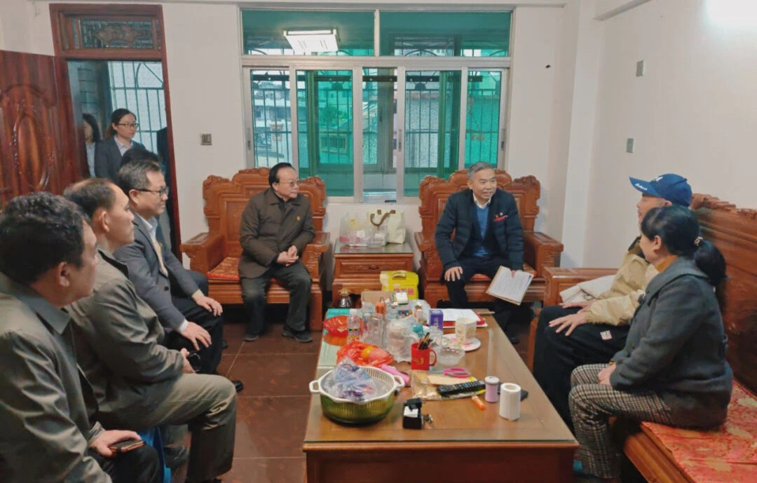 省委组织部、省国资委领导走访慰问海南农信生活困难党员