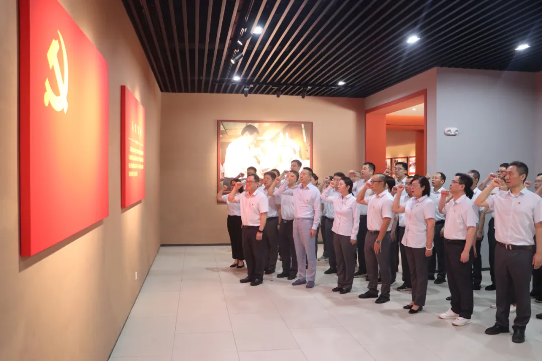 海南农商银行党委赴琼海红色娘子军纪念园开展“七一”主题党日活动