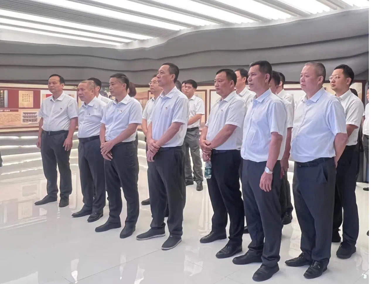 儋州联社开展“严守党纪红线 筑牢思想防线”警示教育活动