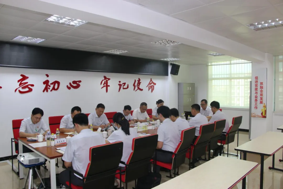 海南农商银行党委班子成员到基层宣讲党的二十届三中全会精神（1）