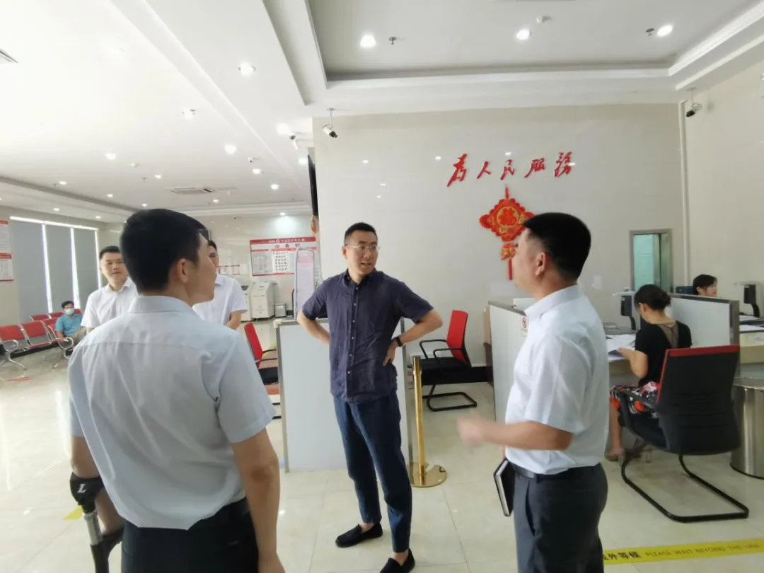 陈维到海南农商银行澄迈支行调研，检查台风“摩羯”防御准备工作情况并深入客户一线走访