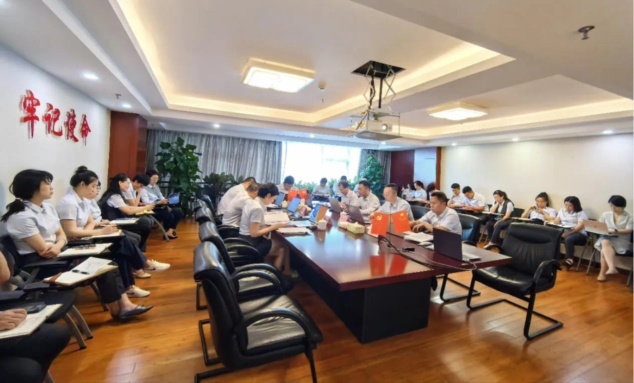 海南农商银行海口支行举办党委理论学习中心组(扩大)学习会暨学习贯彻党的二十届三中全会精神专题读书班 海南农商银行海口支行举办党委理论学习中心组(扩大)学习会暨学习贯彻党的二十届三中全会精神专题读书班