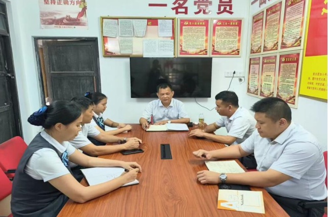 海南农商银行文昌支行对各党支部基层党建工作开展情况进行督导检查