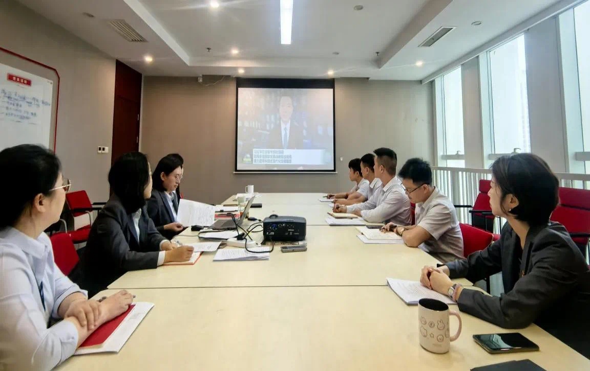 海南农商银行总行战略发展部党支部召开党员大会，学党纪、明规矩、强党性