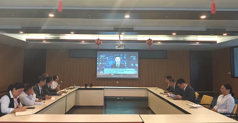海南农商银行总行风险管理部党支部召开党员大会，深入学习党的二十届三中全会精神