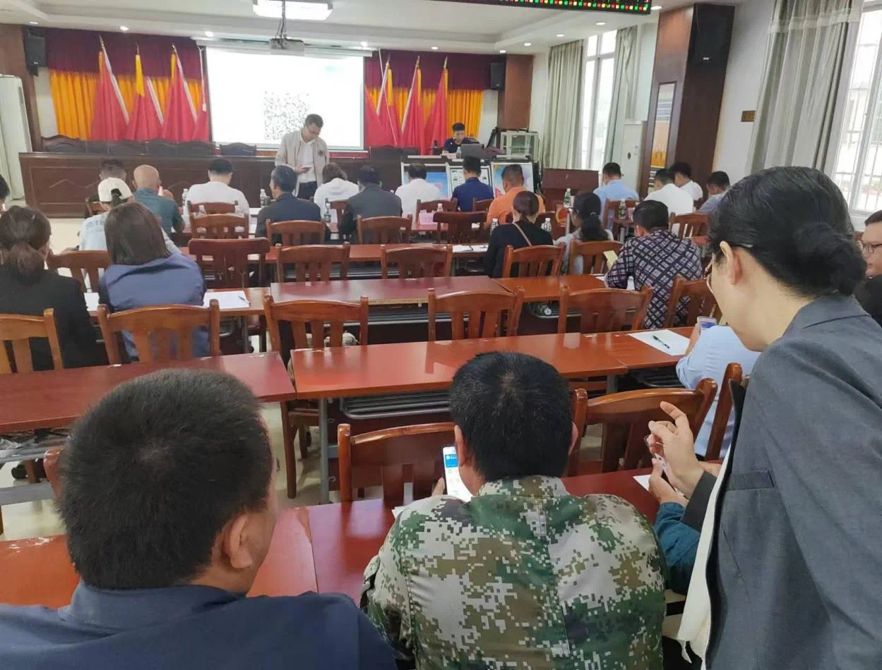 【党建共建】海南农商银行琼中长征支行党支部与长征居党总支联合开展党建共建+整村授信暨金融知识宣传活动