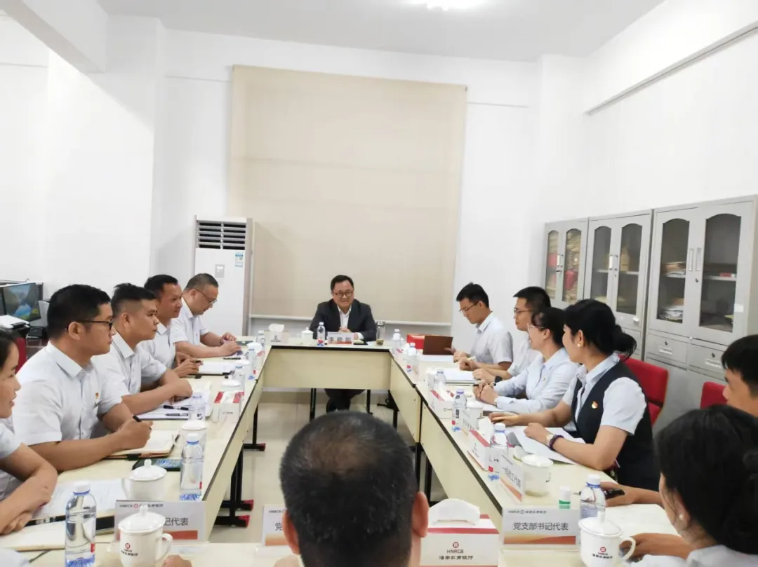 结合学习教育，李晓刚以“四不两直”方式调研乐东支行