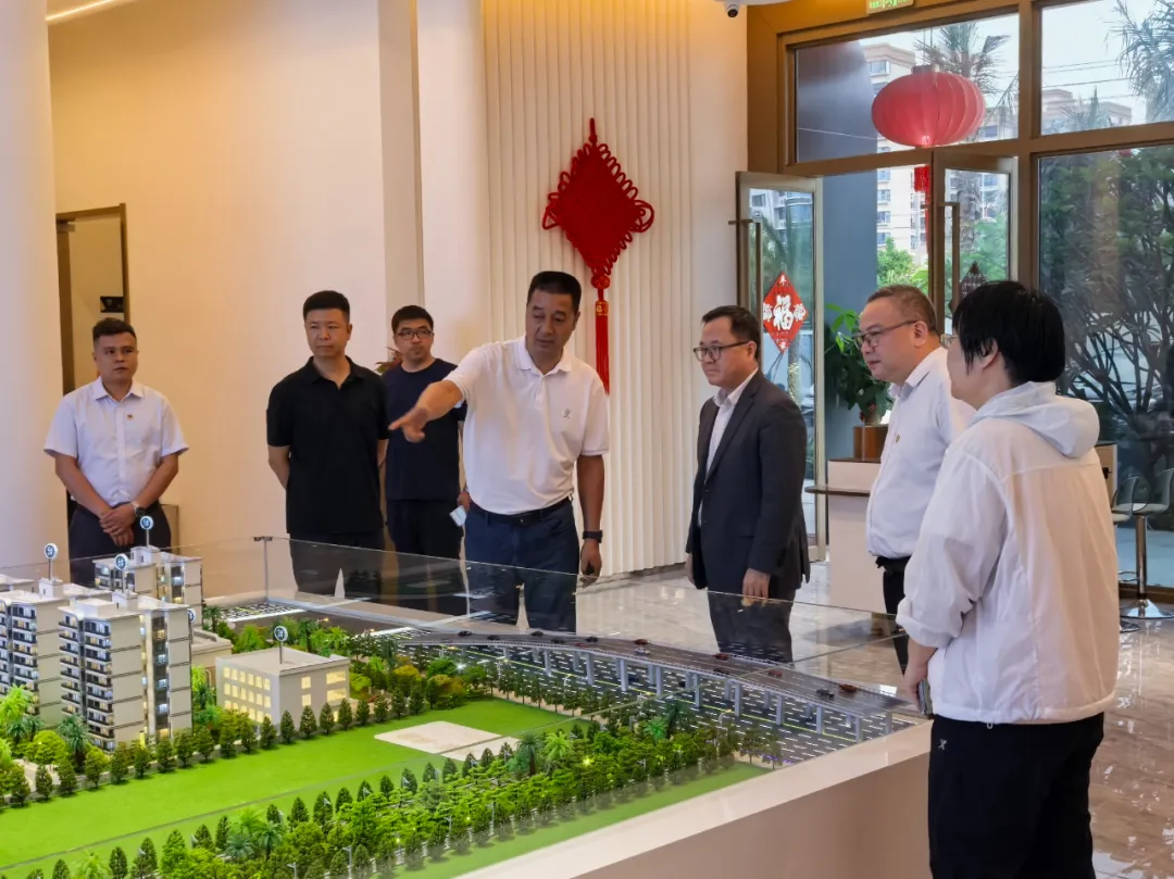 结合学习教育，李晓刚以“四不两直”方式调研乐东支行