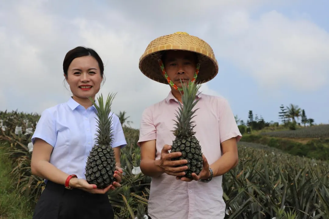 万宁支行：一载耕耘谱新篇，与“宁”携手向未来