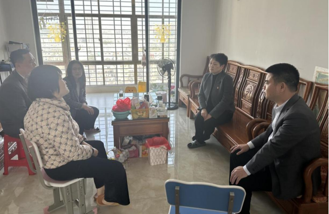 省委金融工委领导赴海南农商银行澄迈支行、海口支行走访慰问困难党员