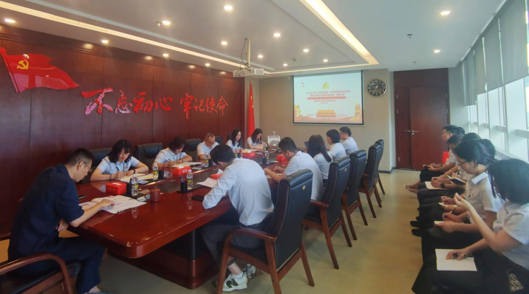 陈维参加所在党支部学习并为支部党员讲授专题党课