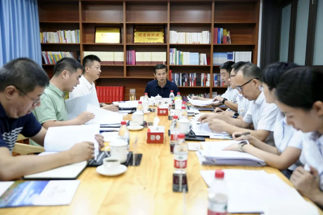 省委金融工委领导赴海南农商银行三亚支行召开深入贯彻中央八项规定精神学习教育调研座谈会