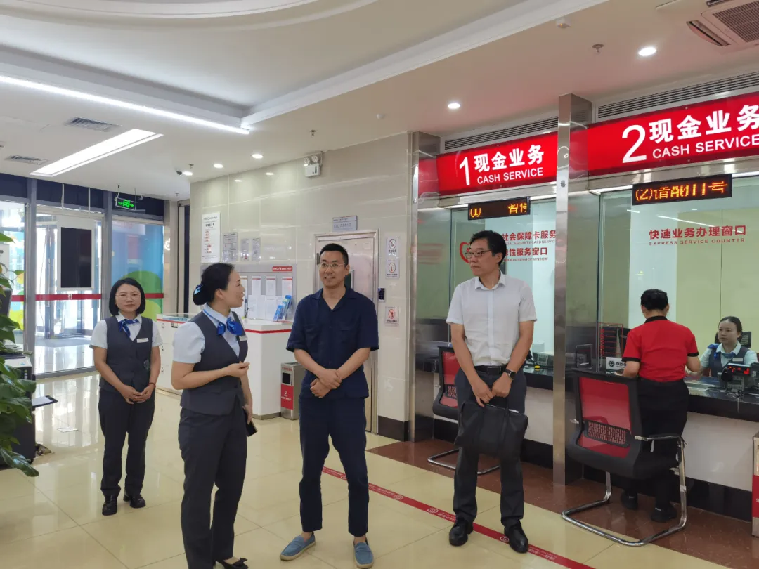 陈维以“四不两直”方式调研基层网点深入贯彻中央八项规定精神学习教育开展情况