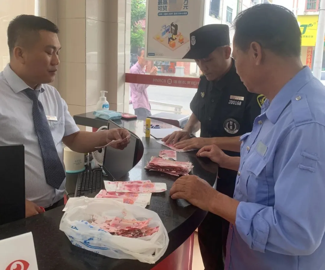 陵水支行：残币兑换解民忧 金融服务显真情
