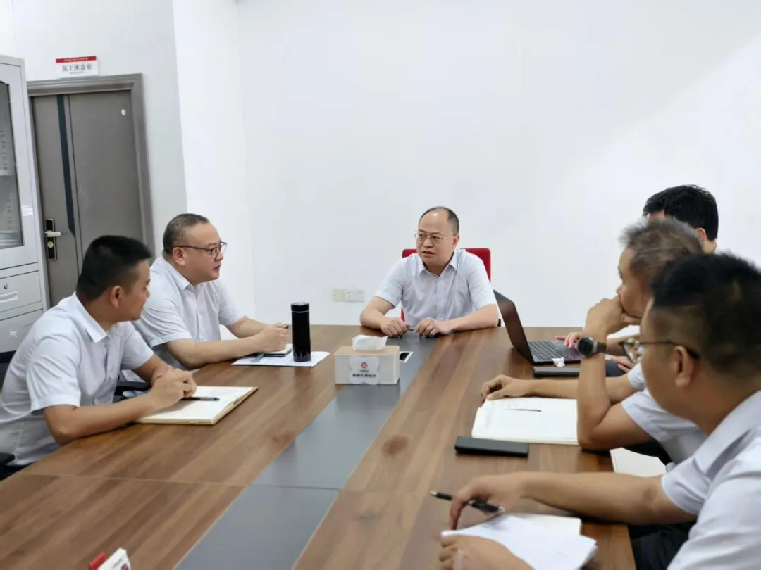 冯浩昆到乐东支行调研