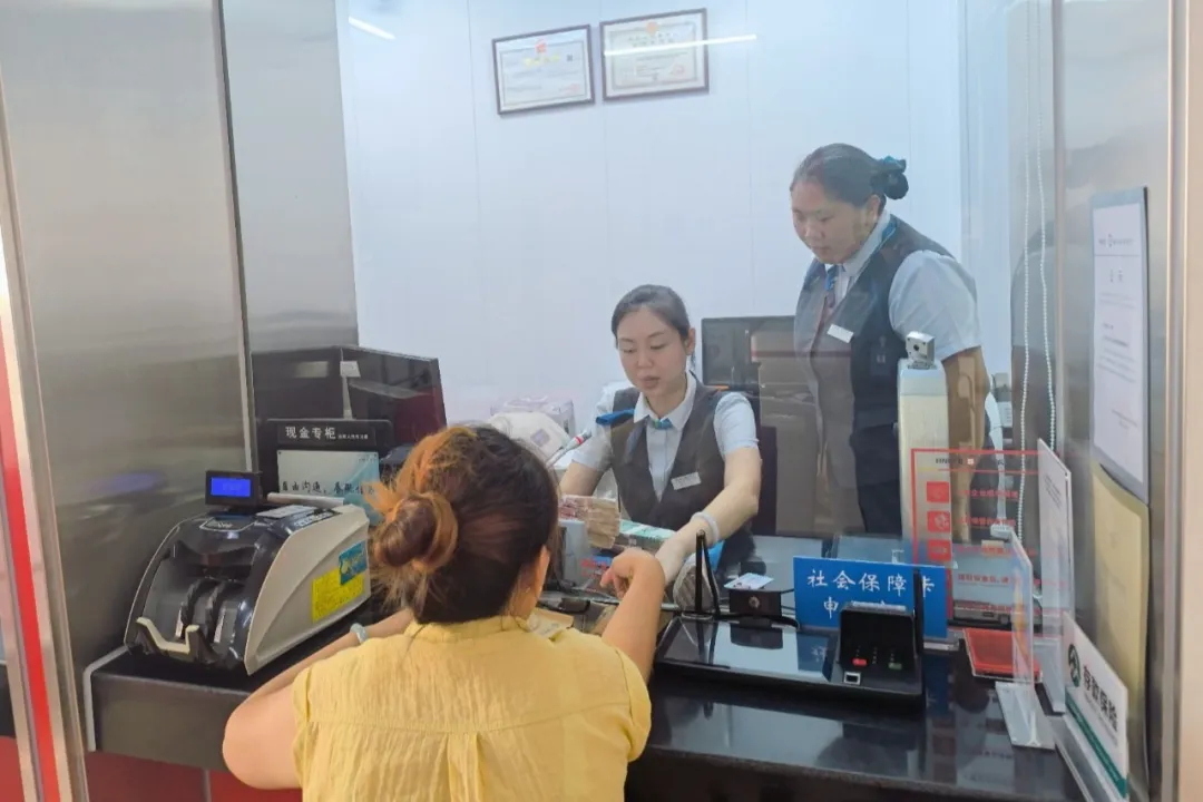 海南农商银行以“暖心密码”解锁高质量发展新动能