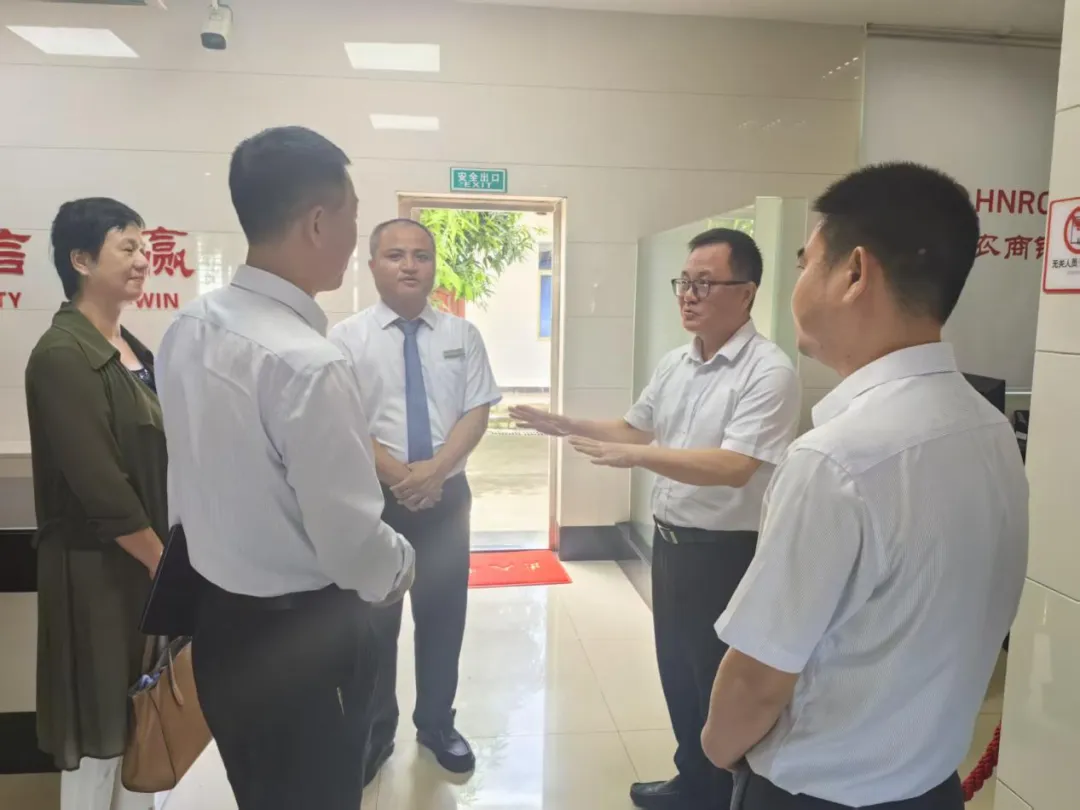 海南农商银行董事到澄迈支行与总行部门调研