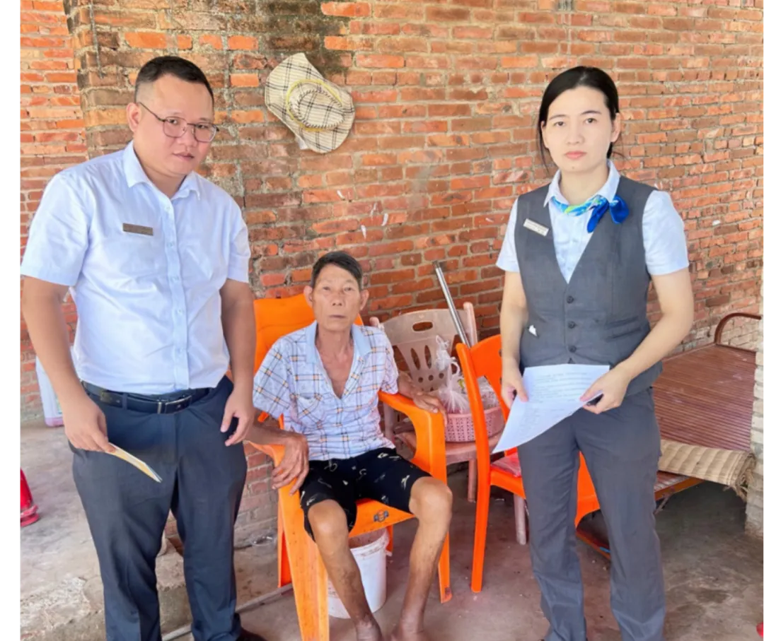 乐东九所支行上门办社保卡暖民心