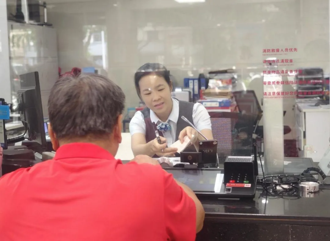 三亚支行：两颗暖心，为危重新生儿点亮生命之光