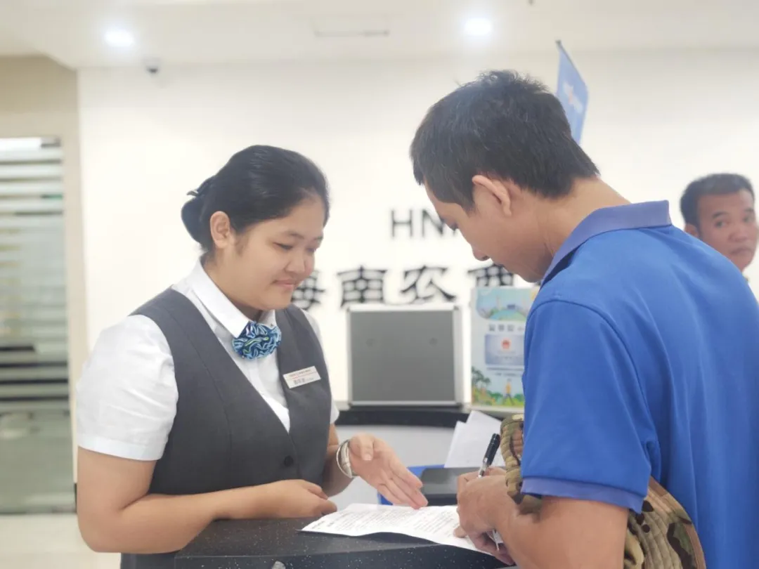 三亚支行：两颗暖心，为危重新生儿点亮生命之光