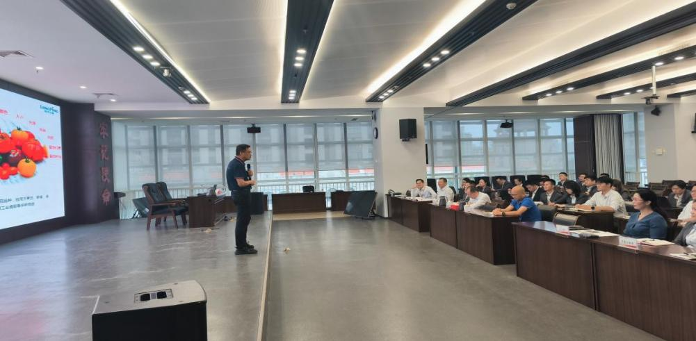 海南农商银行举办“南繁种业”产业链解析讲座