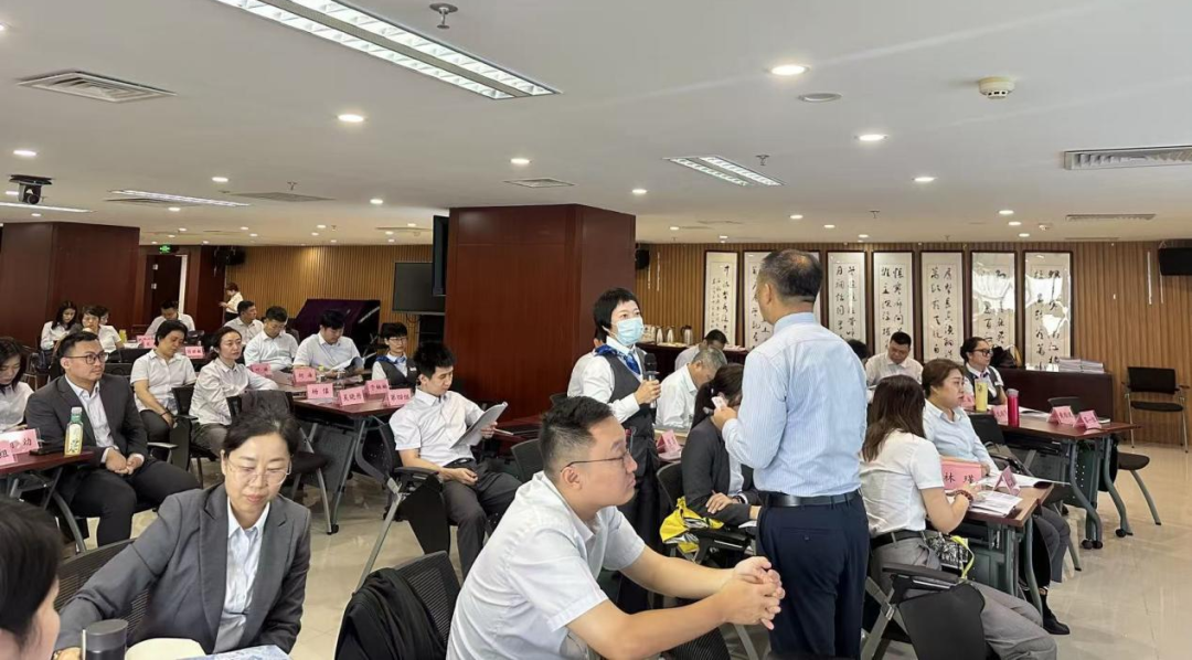 海口支行举办2025年度文明优质服务专题培训