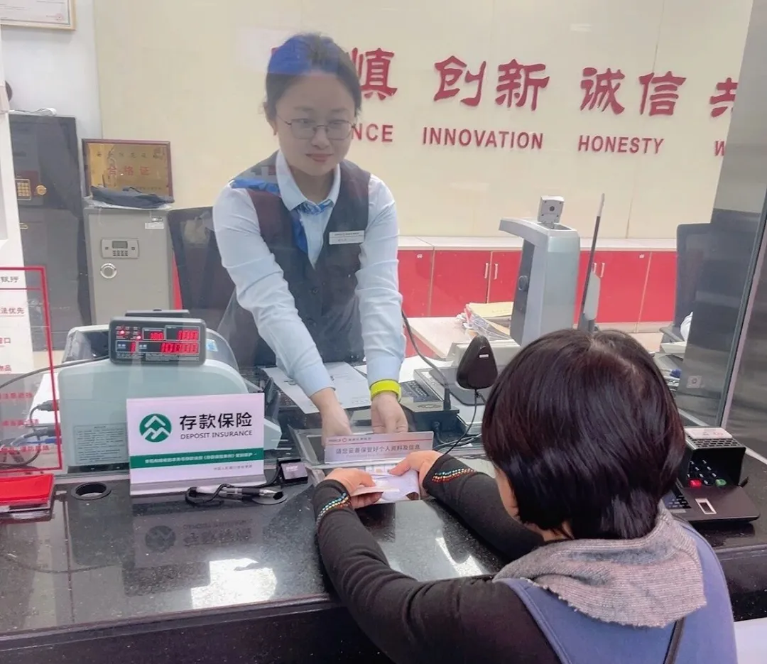 胡九灵：三尺柜台践初心 十年匠心暖客心