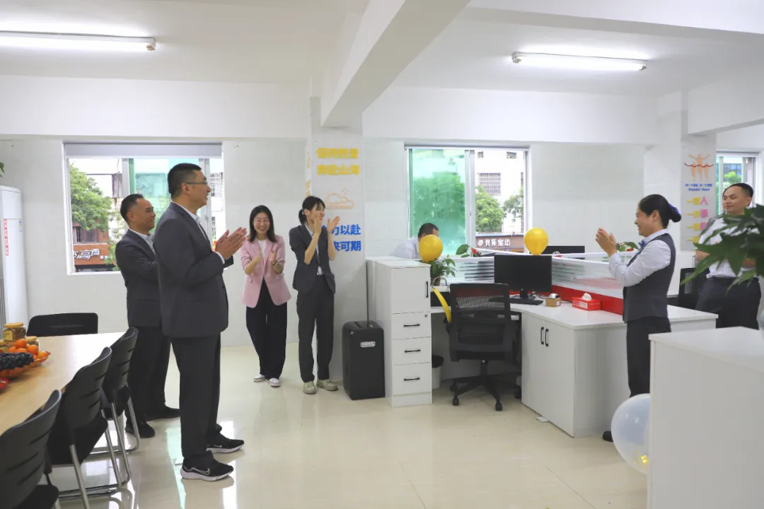 万宁支行零售信贷服务站揭牌