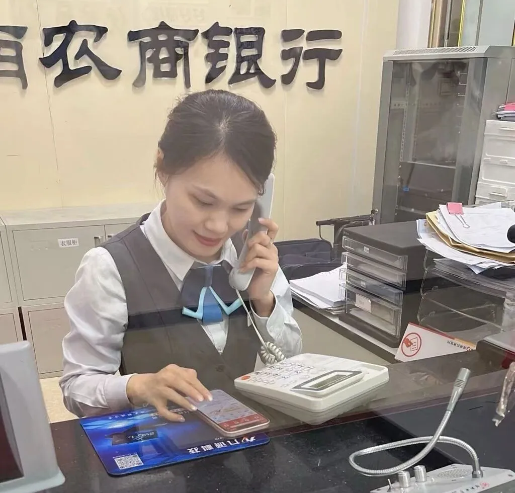 东方支行远程服务守护“夕阳红”