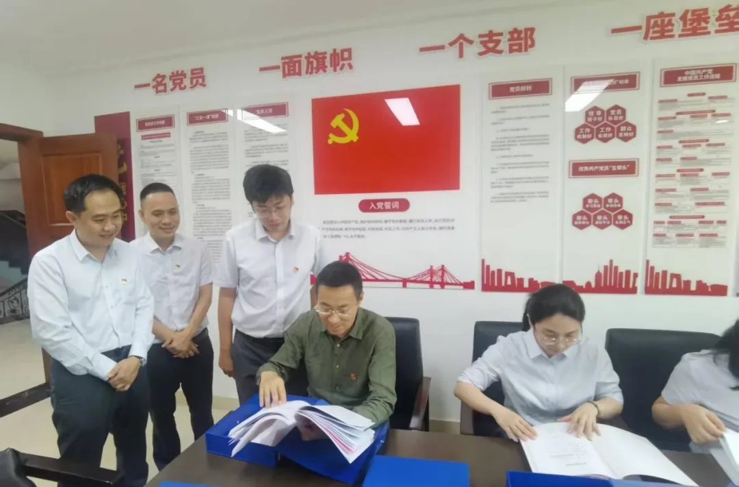 总行领导到基层调研督导树立和践行正确政绩观学习教育开展情况(一) 总行领导到基层调研督导树立和践行正确政绩观学习教育开展情况(一)