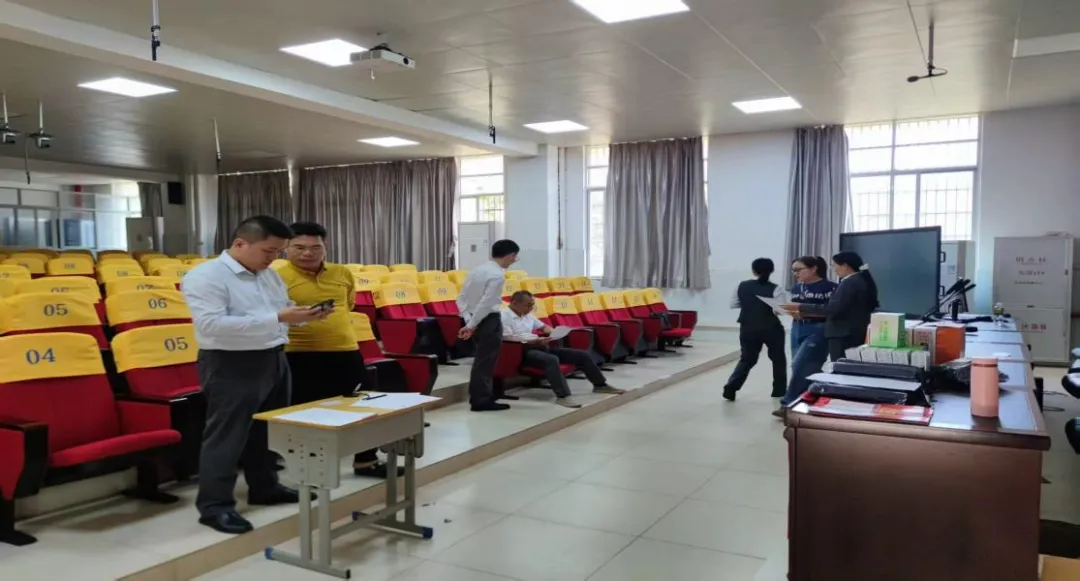 总行领导到基层调研督导树立和践行正确政绩观学习教育开展情况(二) 总行领导到基层调研督导树立和践行正确政绩观学习教育开展情况(二)