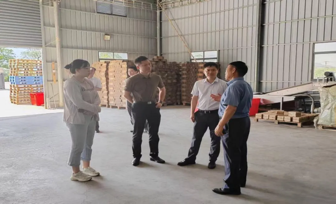 昌江支行:政银携手走访,精准服务助力小微 昌江支行:政银携手走访,精准服务助力小微