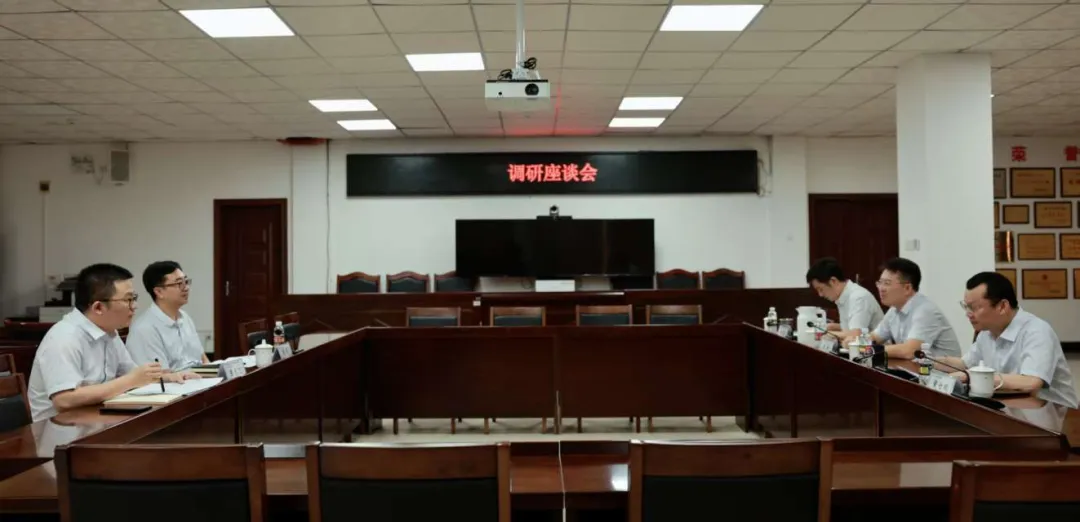 黄亮到儋州支行调研