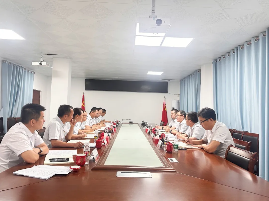 李晓刚到琼中支行调研走访 李晓刚到琼中支行调研走访