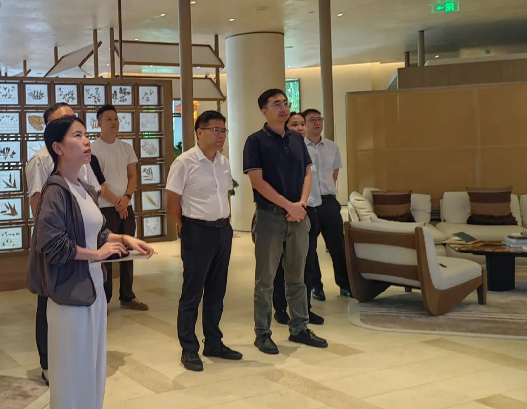 黄亮到万宁支行调研督导 黄亮到万宁支行调研督导